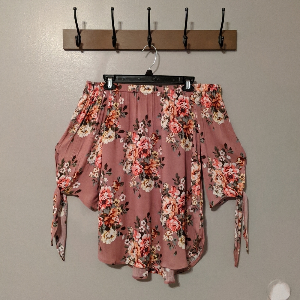 NWT Staccato Off Shoulder Floral Blouse w/ Ties